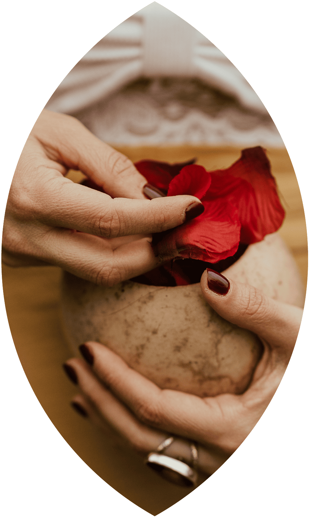 Saralù Petrozzi Spiritual Coach - Massaggio del Grembo